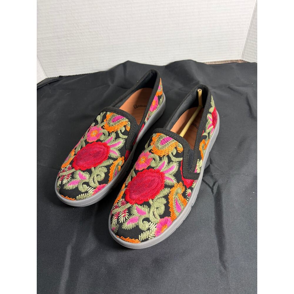 Baretraps Bonaire Sneakers 10W Embroidered Floral Slip-On Multicolor